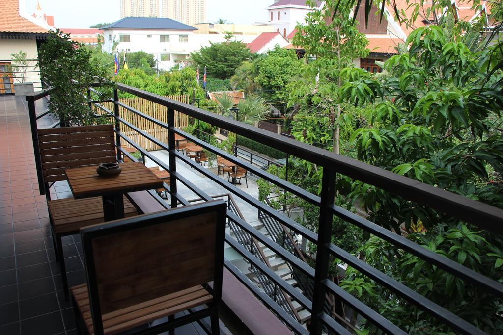Palm Tree Boutique Hotel Phnom Penh Exterior photo