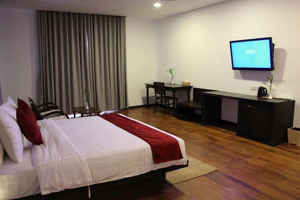Palm Tree Boutique Hotel Phnom Penh Exterior photo