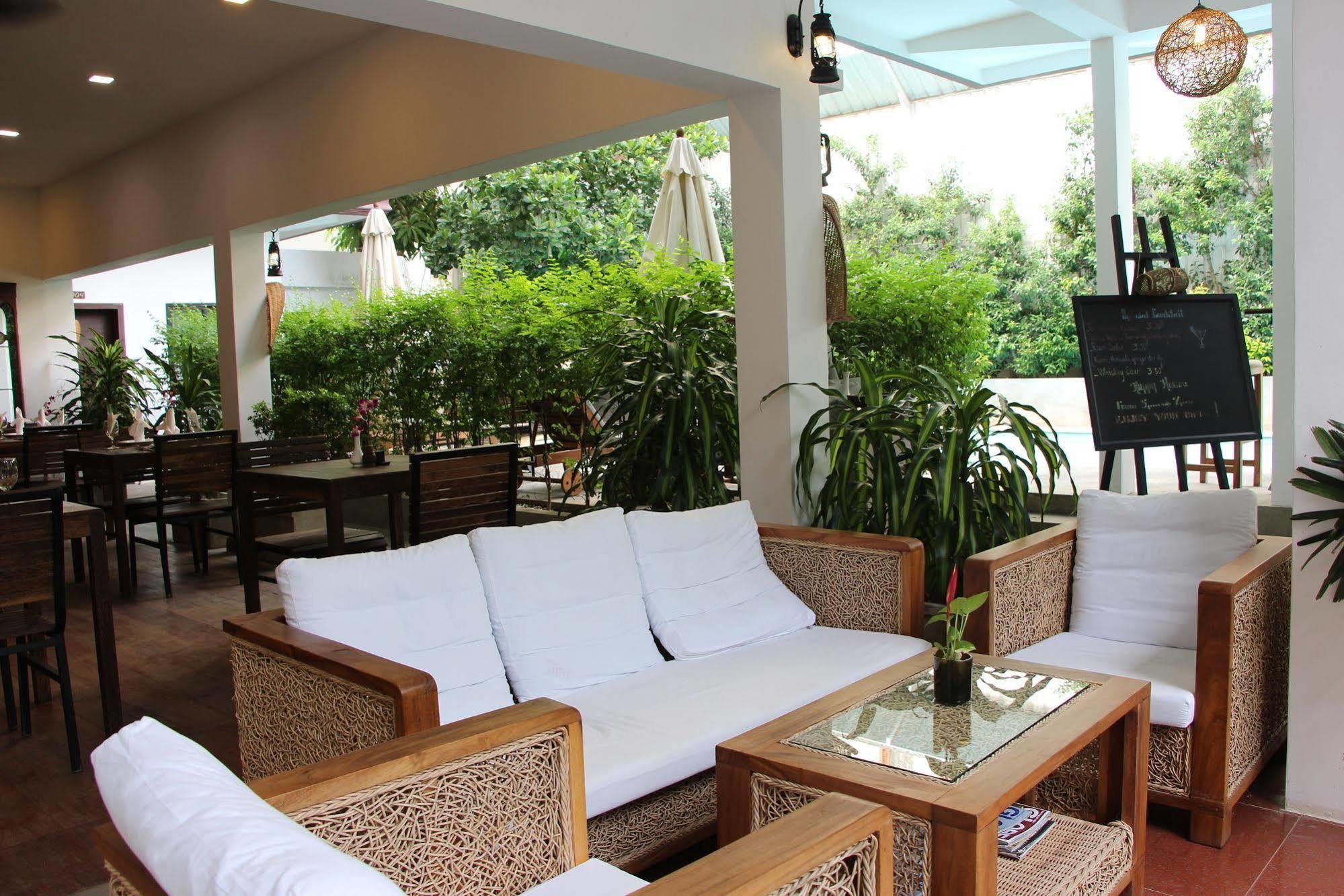 Palm Tree Boutique Hotel Phnom Penh Exterior photo