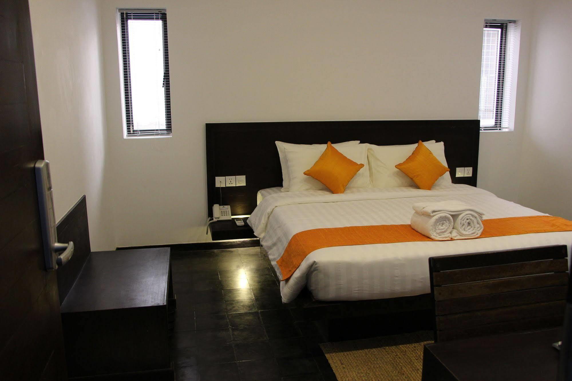 Palm Tree Boutique Hotel Phnom Penh Exterior photo