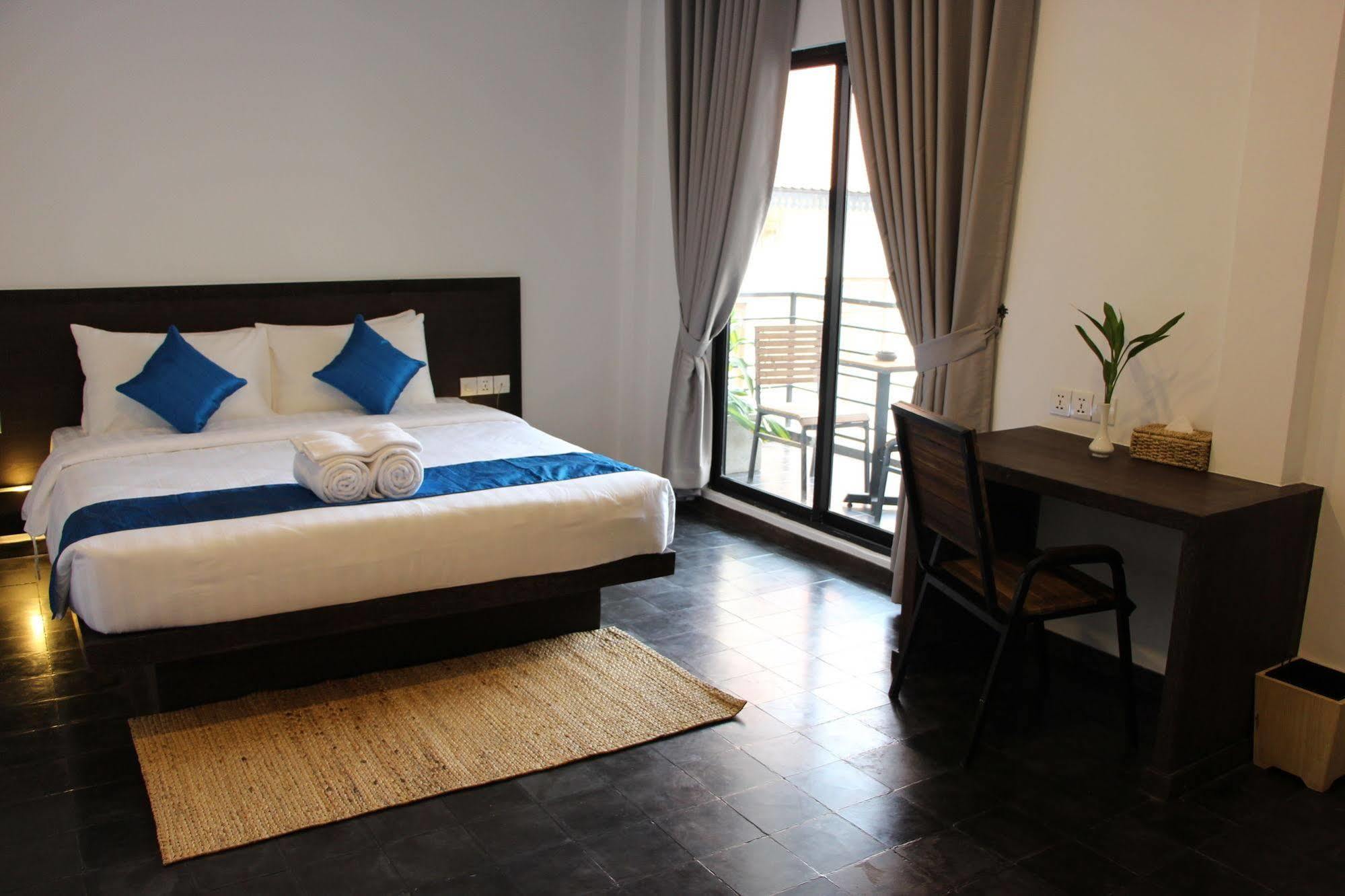 Palm Tree Boutique Hotel Phnom Penh Exterior photo