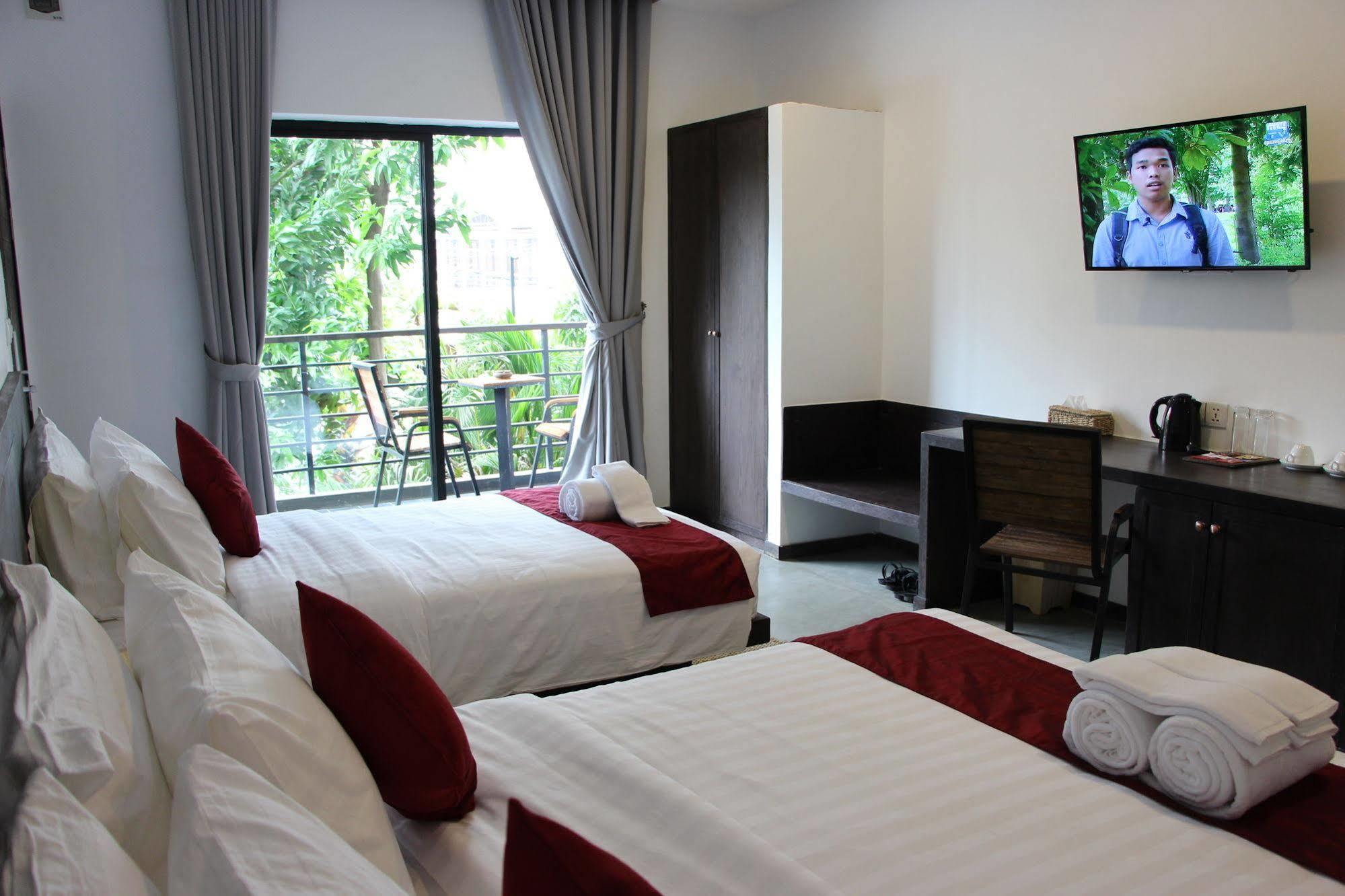 Palm Tree Boutique Hotel Phnom Penh Exterior photo