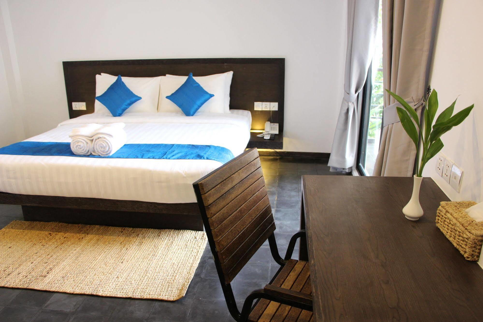 Palm Tree Boutique Hotel Phnom Penh Exterior photo